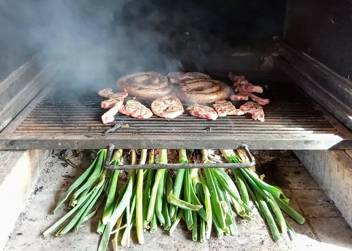 Con Piscina Privada Y Barbacoa 別荘