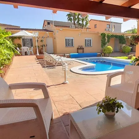 Con Piscina Privada Y Barbacoa 펜션