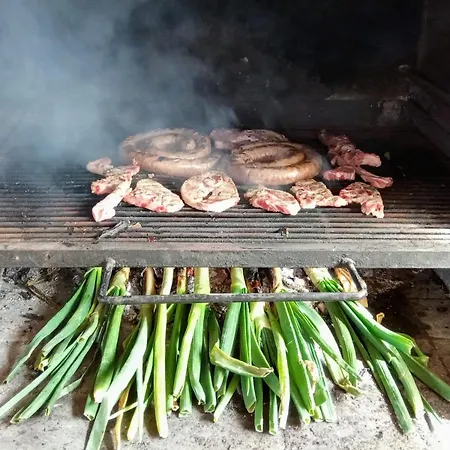 Con Piscina Privada Y Barbacoa 펜션